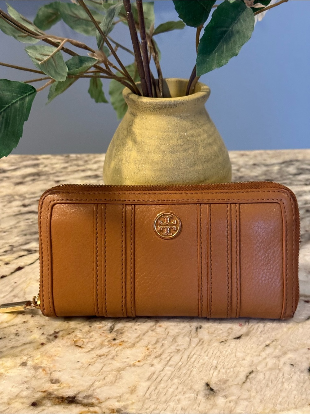 Tory Burch Caramel Brown Zip Around Leather Wallet Beautiful